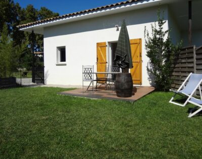 Maison de plain-pied avec jardin et parking privé en Camargue