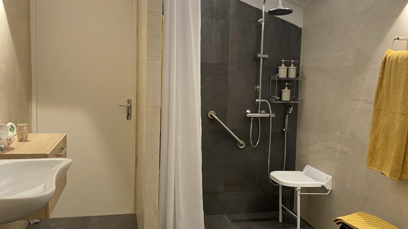 Salle de bain appartement PMR