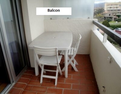Dans résidence sécurisée studio 24 m² avec balcon parking privatif proche mer et commerces classé 2 *