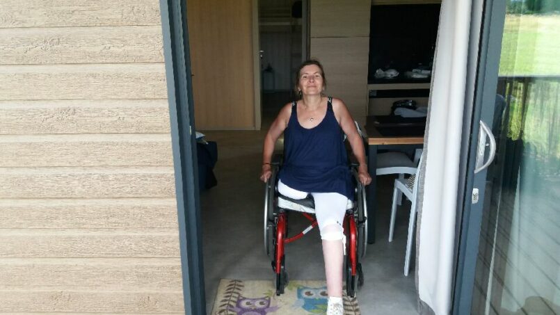 Entrée plain-pied accessible PMR fauteuil roulant