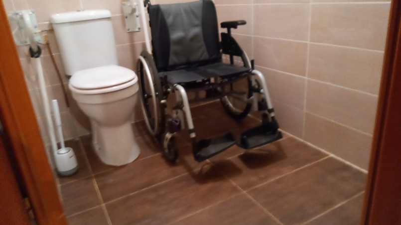 WC PMR fauteuil roulant