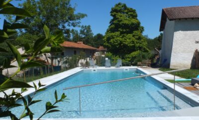 Gîte Félix 9 pers. entre Roanne et St-Etienne avec piscine au sel handi-accessible
