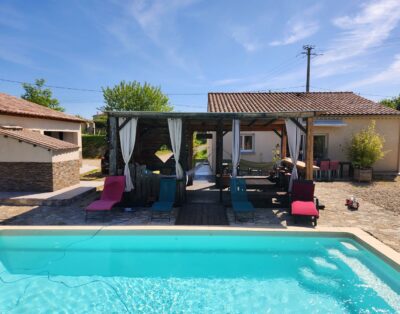 Gîte 6/7 personnes en Ardèche avec piscine, idéalement situé