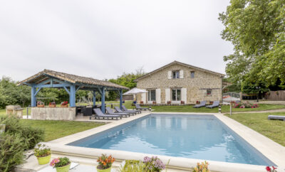 Gîte 12 pers avec  3 suites PMR et piscine, à deux pas du Périgord