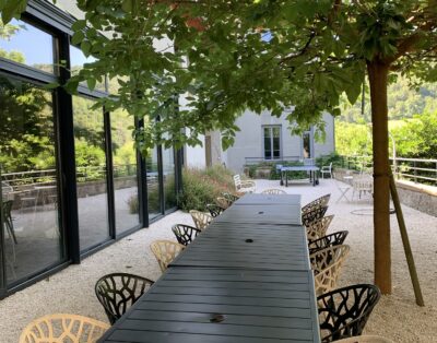 Grands gîtes (35 pers.) au calme, proche Lyon