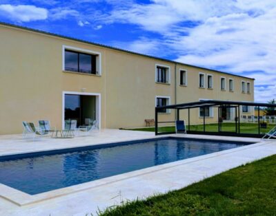 Gite de 15 personnes avec piscine à 1h de Paris
