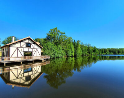 Chalet 7 personnes au bord d’un lac privé en Dordogne