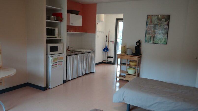 Studio pour les personnes à mobilité réduite (PMR) en fauteuil roulant, possibilité d'ajouter 2 lits médicalisés