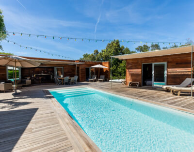 Villa tout en bois exotique dans le maquis, piscine privée chauffée, jacuzzi.
