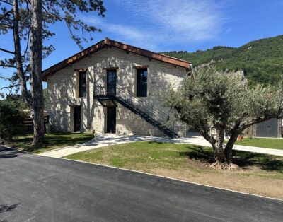 Grange rénovée 8 personnes dans le  Bugey