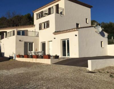 Gîte 4 personnes à 20min de Nice, vue sur la Baie des Anges