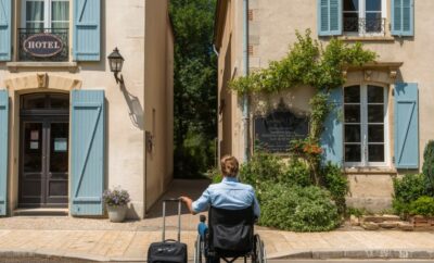 Location de vacances accessible ou hôtel adapté : comment choisir ?