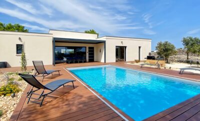 Villa moderne de plain-pied avec piscine, 8 pers. à Nîmes