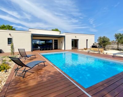 Villa moderne de plain-pied avec piscine, 8 pers. à Nîmes